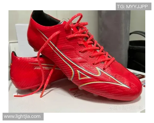 时尚与性能兼具的男士足球鞋推荐，助力球场表现与外观提升