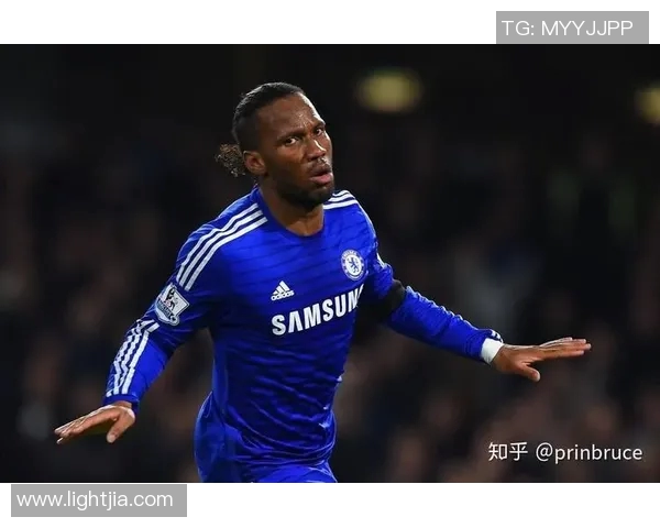 足球明星小辫子发型引关注展现个性魅力，成球场新潮流标志